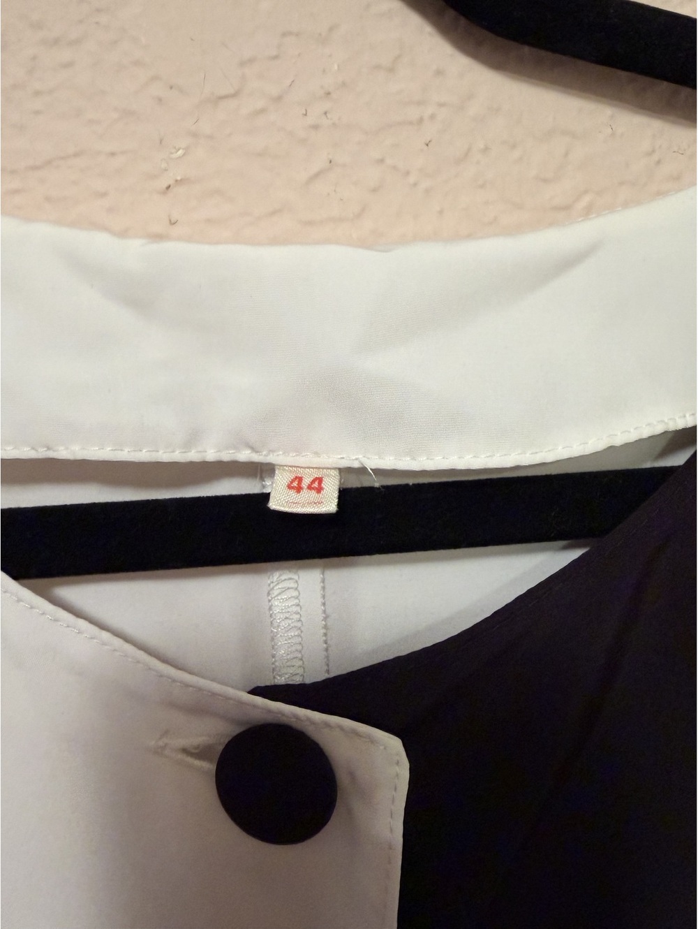 Black and White Color Block Button-Up Tunic with Sheer Sleeves and Watch‎ Detail - Picture 5 of 8
